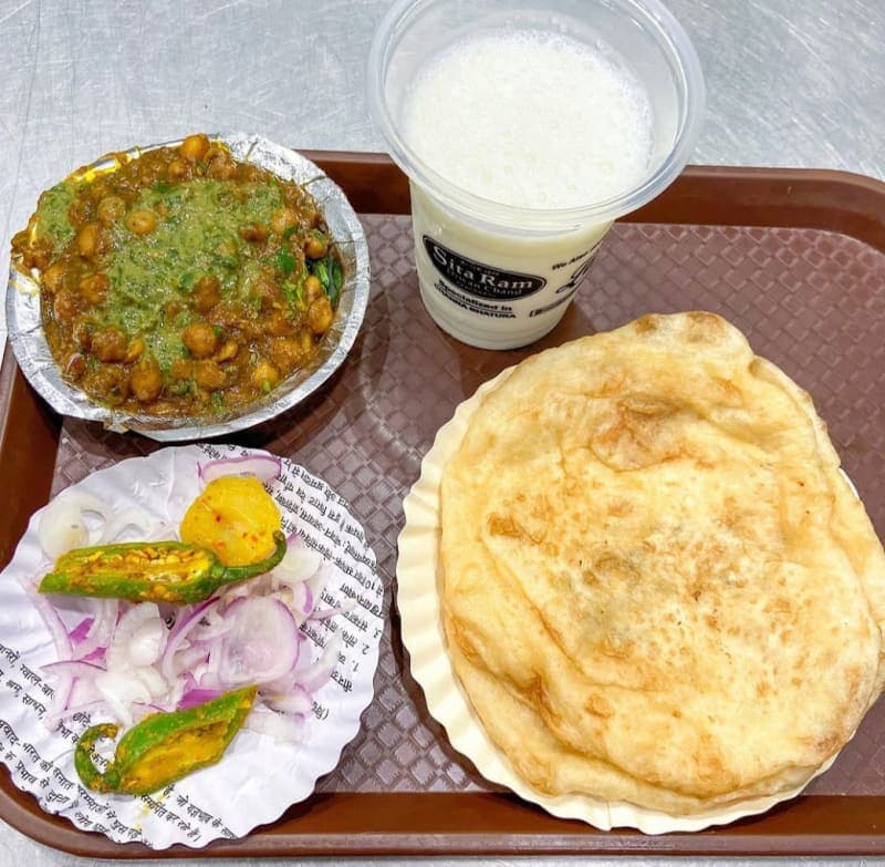 Chole Bhature at SitaRam Diwan Chand, Delhi